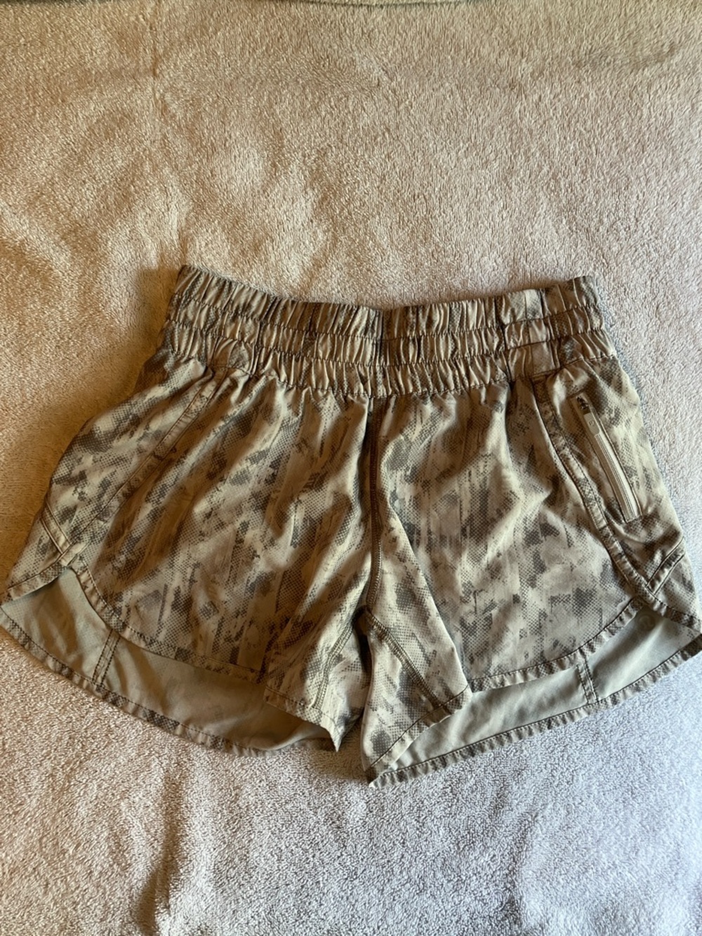 Lululemon Hotty Hot running shorts 4 inch